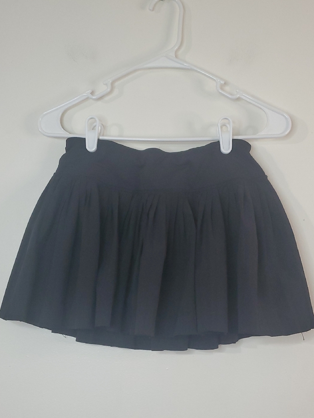 Lululemon Black Pleated Skater Mini Skort Size 4 Pickleball Golf Tennis Resort